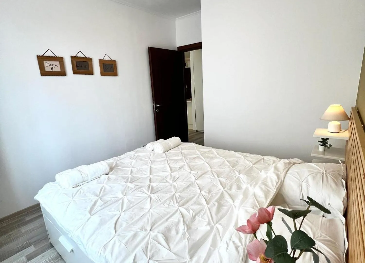 Blossom Nest - 1Br Apartment With Terrace And Underground Parking Bucharest 0*,