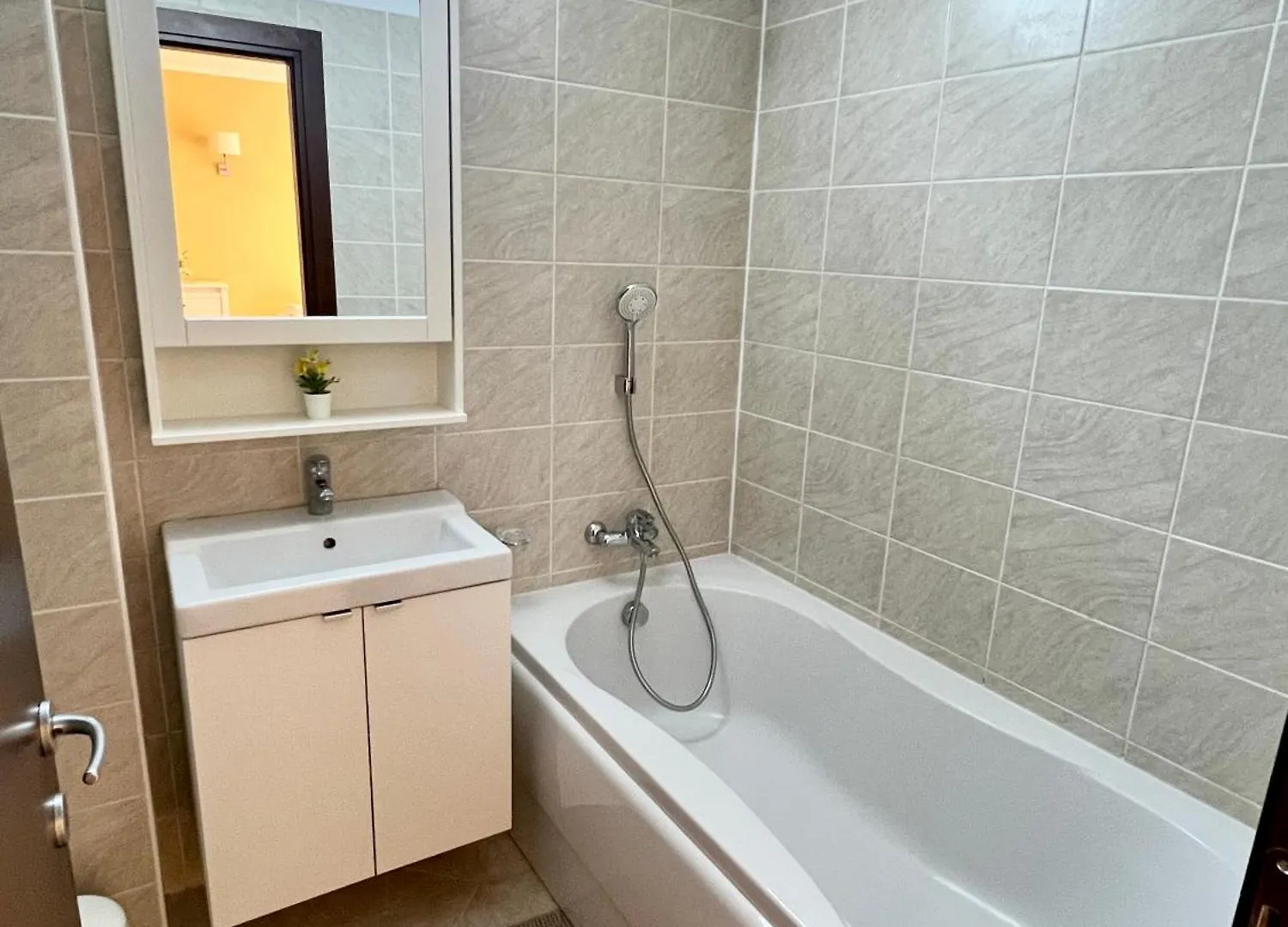 Blossom Nest - 1Br Apartment With Terrace And Underground Parking Bucharest Romania