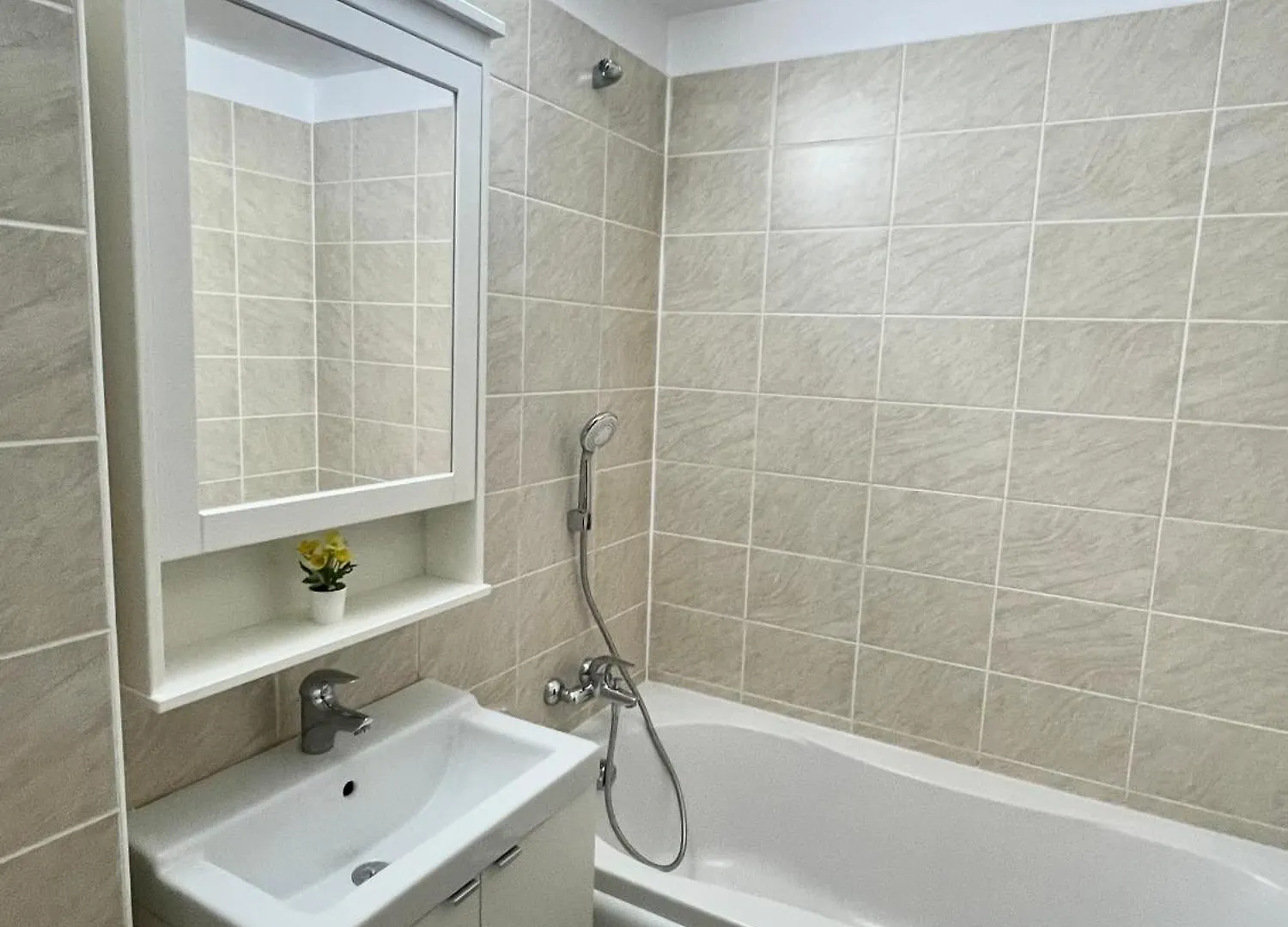 Blossom Nest - 1Br Apartment With Terrace And Underground Parking Bucharest